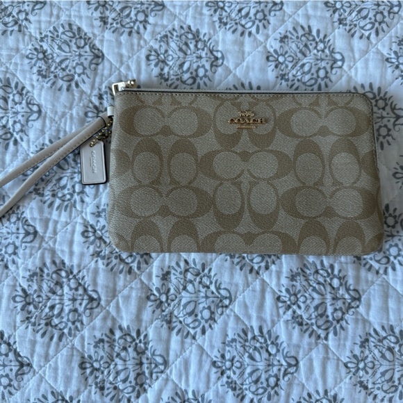 Authentic Coach Double Zip Wallet/Wristlet - Picture 3 of 6